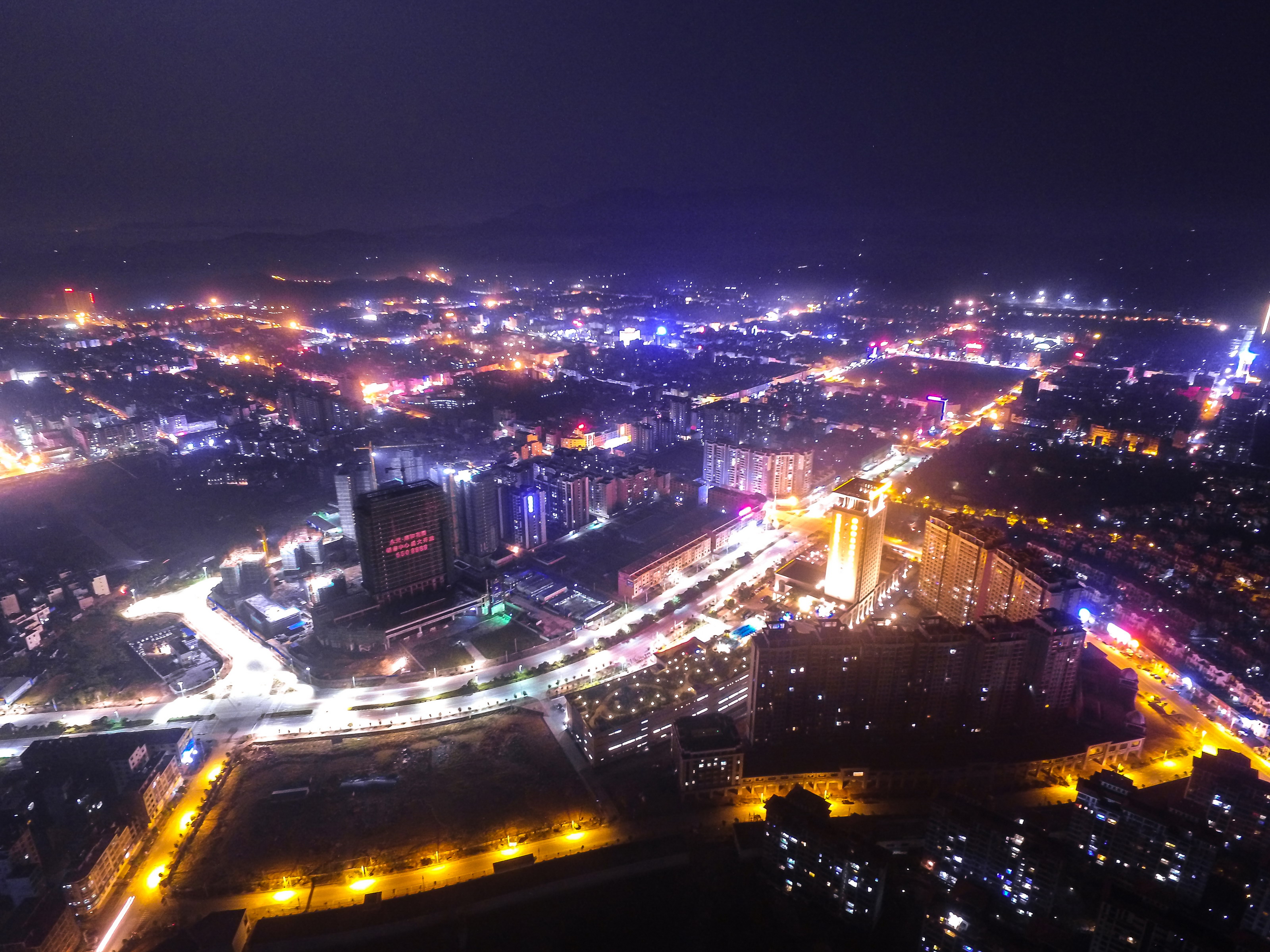 阳西(月夜下的小city)