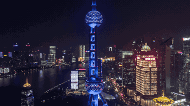 x9宣传片,东方明珠位于画面中心,更靠近镜头,其他干扰元素位于后景中