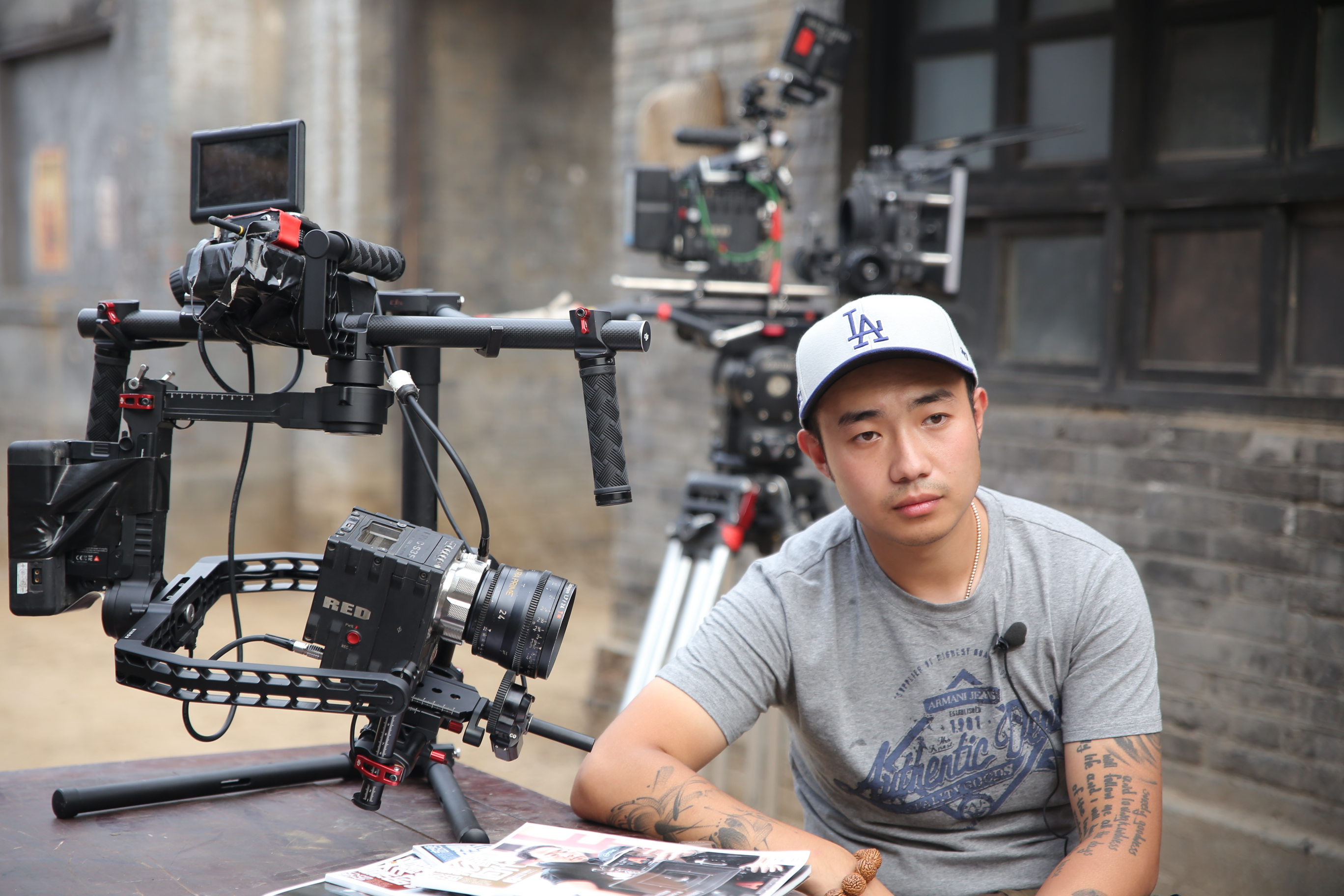 整个剧组分为文戏拍摄组和武戏拍摄组,我是武戏组的主拍摄影师