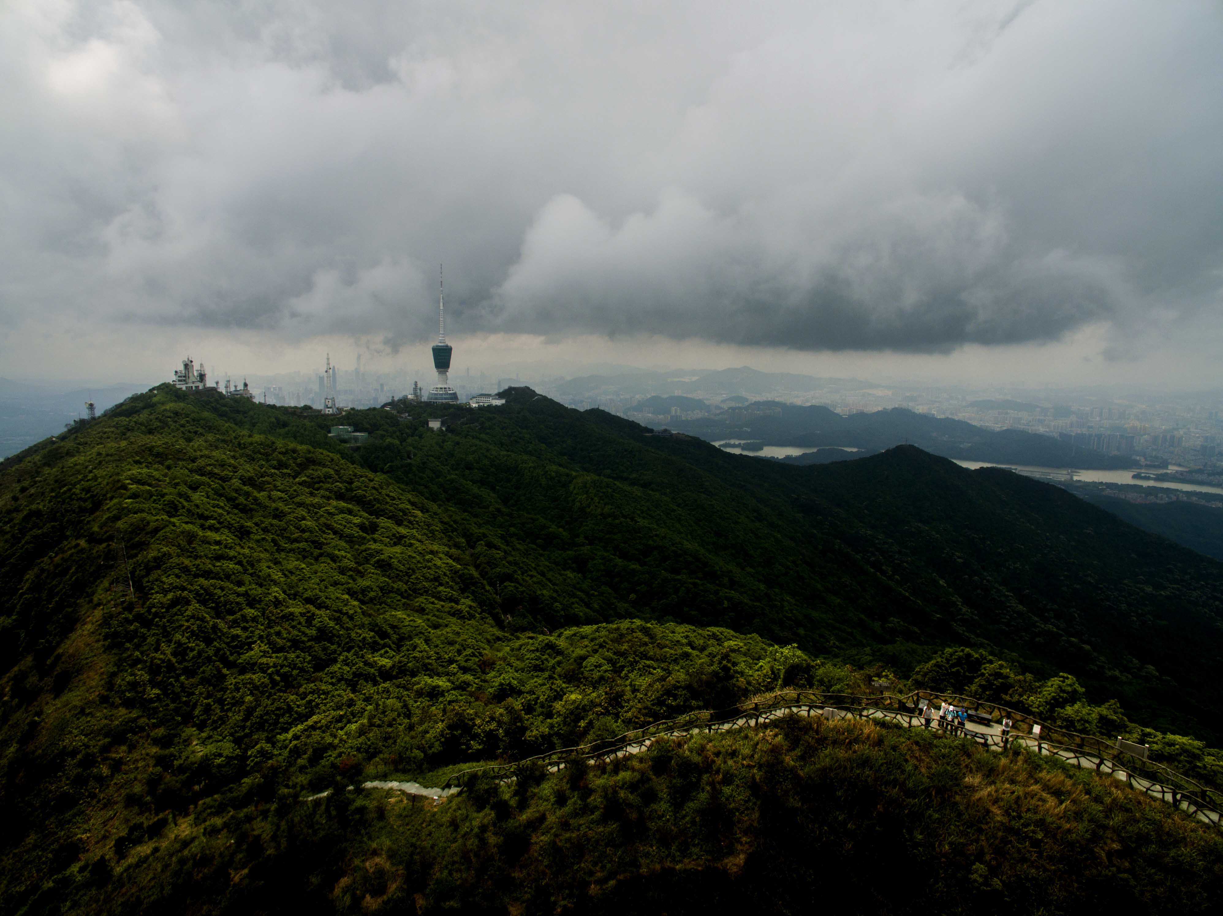 【撩春风】《抓住春的尾巴撩山顶演唱哥》图片 视频