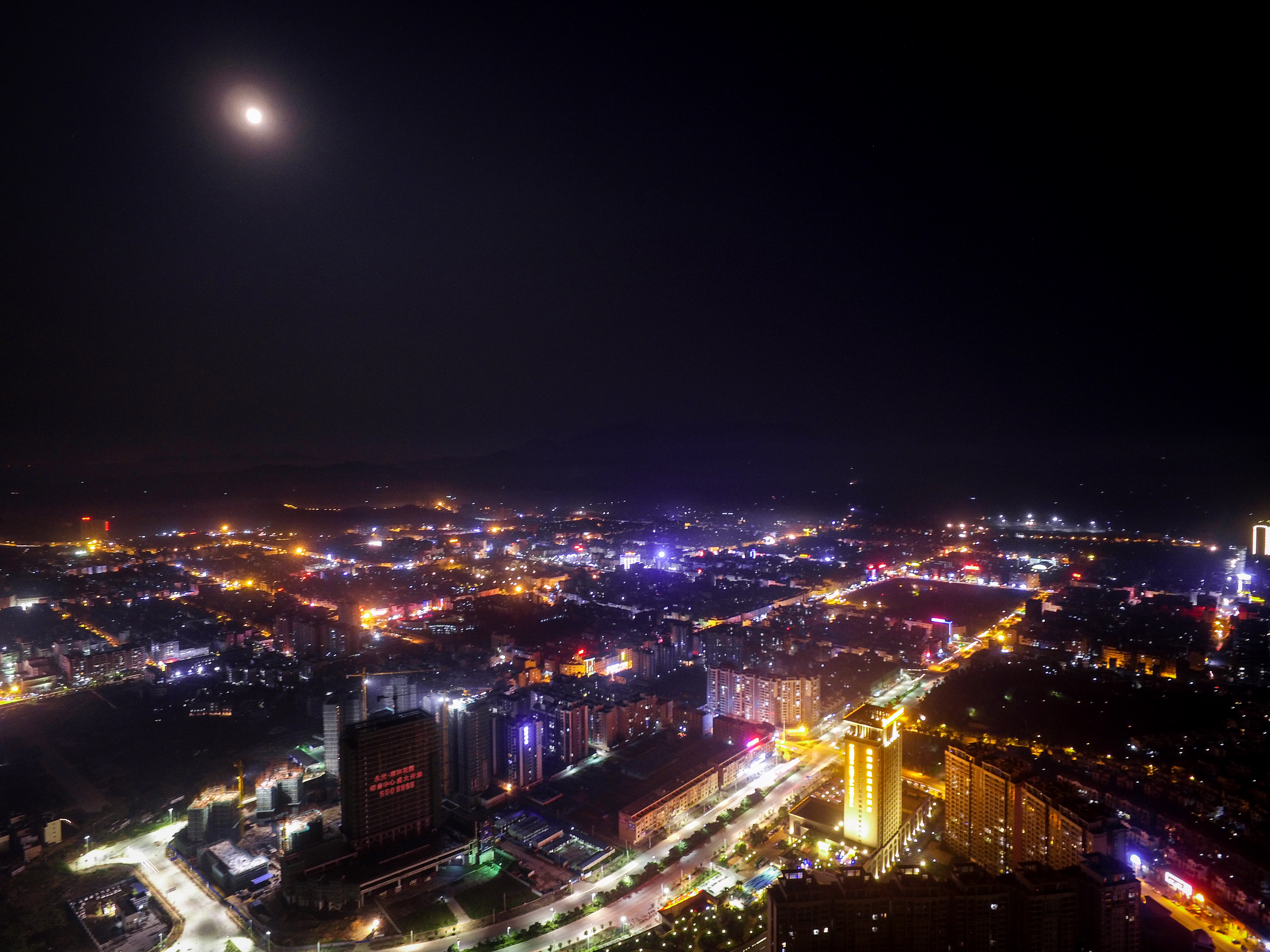 阳西(月夜下的小city)