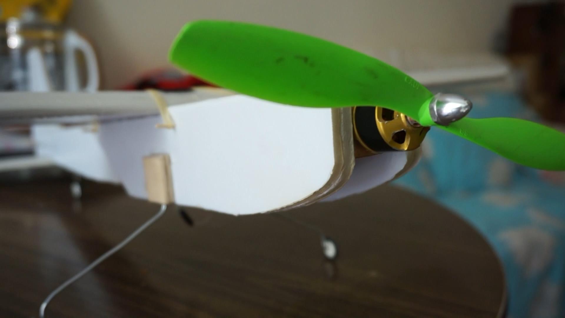 自己动手用一块kt板做四通道的固定翼飞机